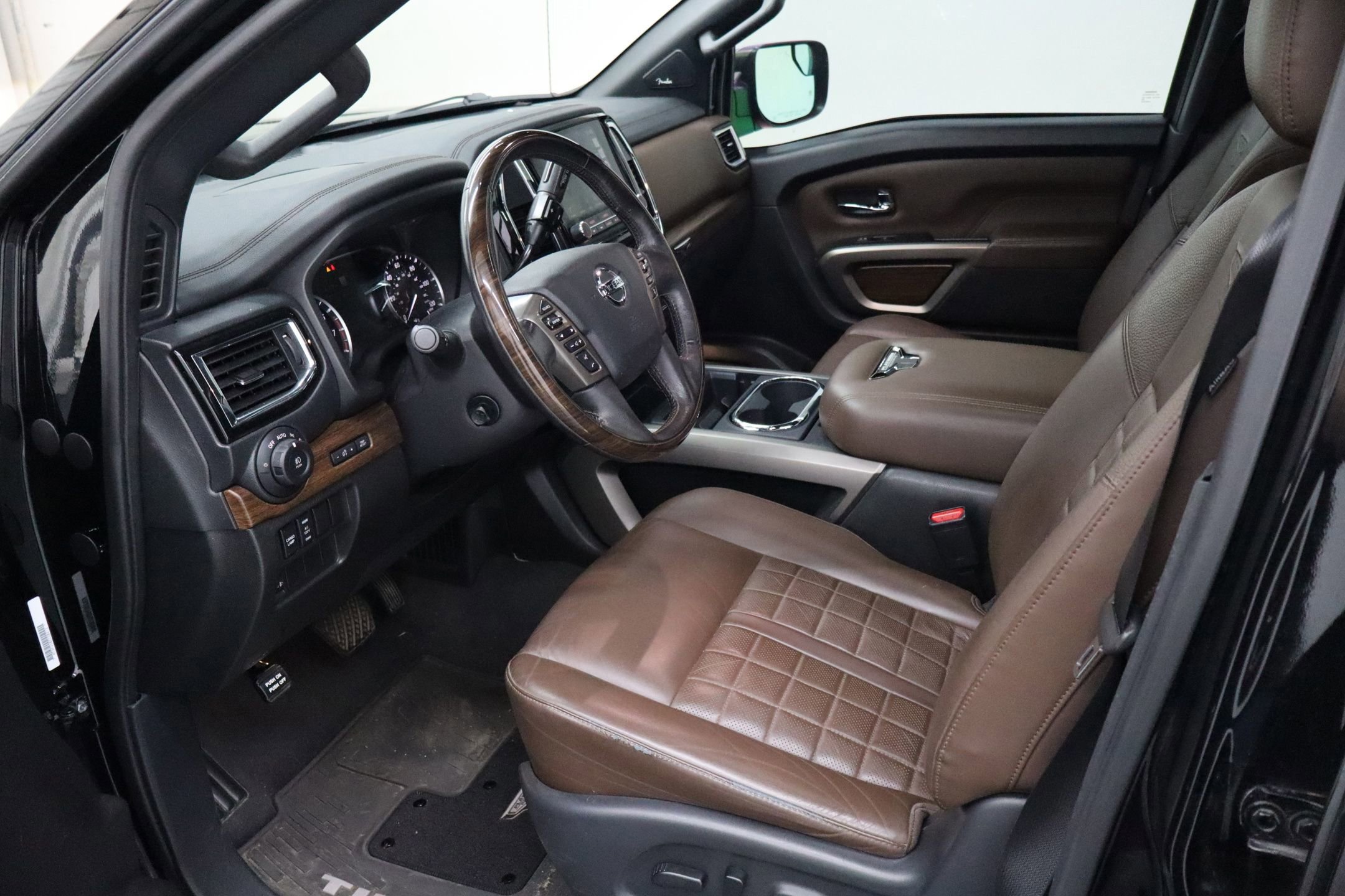 Used 2021 Nissan Titan Platinum Reserve w/ Moonroof Package image 30