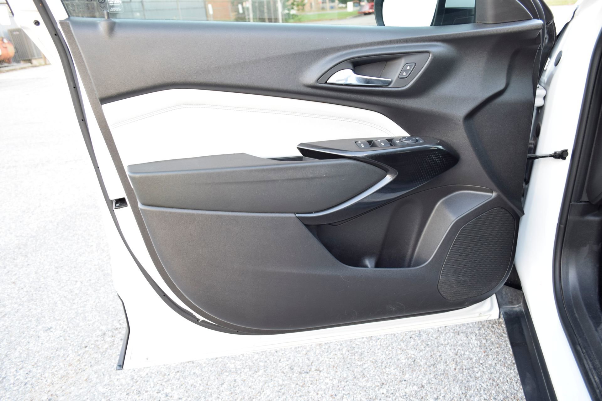 Used 2024 Chevrolet Trax LT w/ Sunroof Package image 19