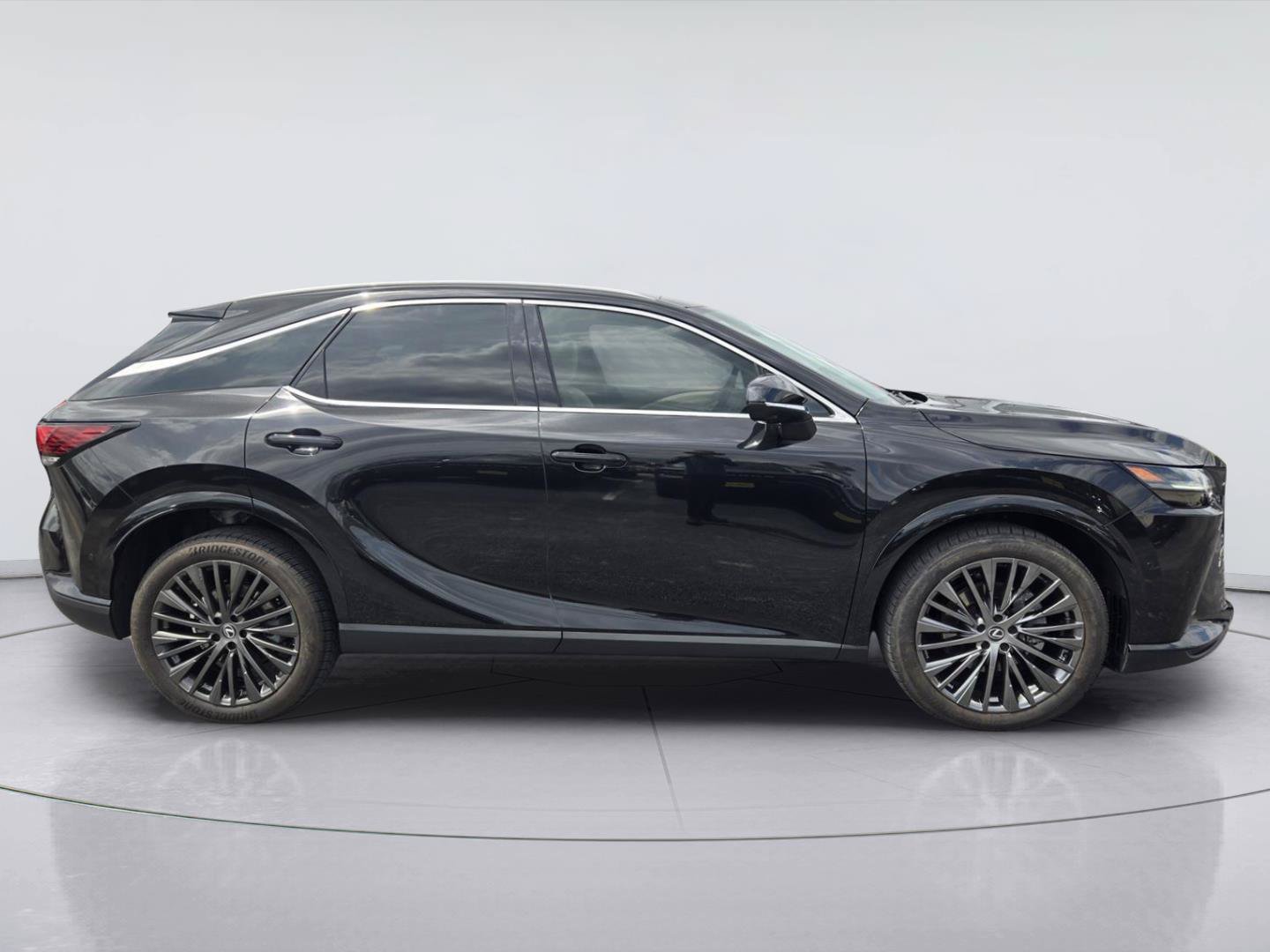 Used 2023 Lexus RX 350 FWD w/ Cold Area Package image 4