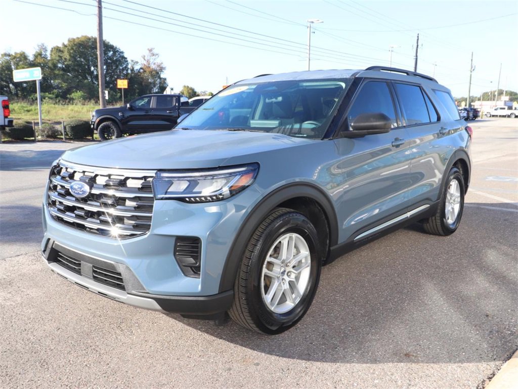 Certified 2025 Ford Explorer Active image 3