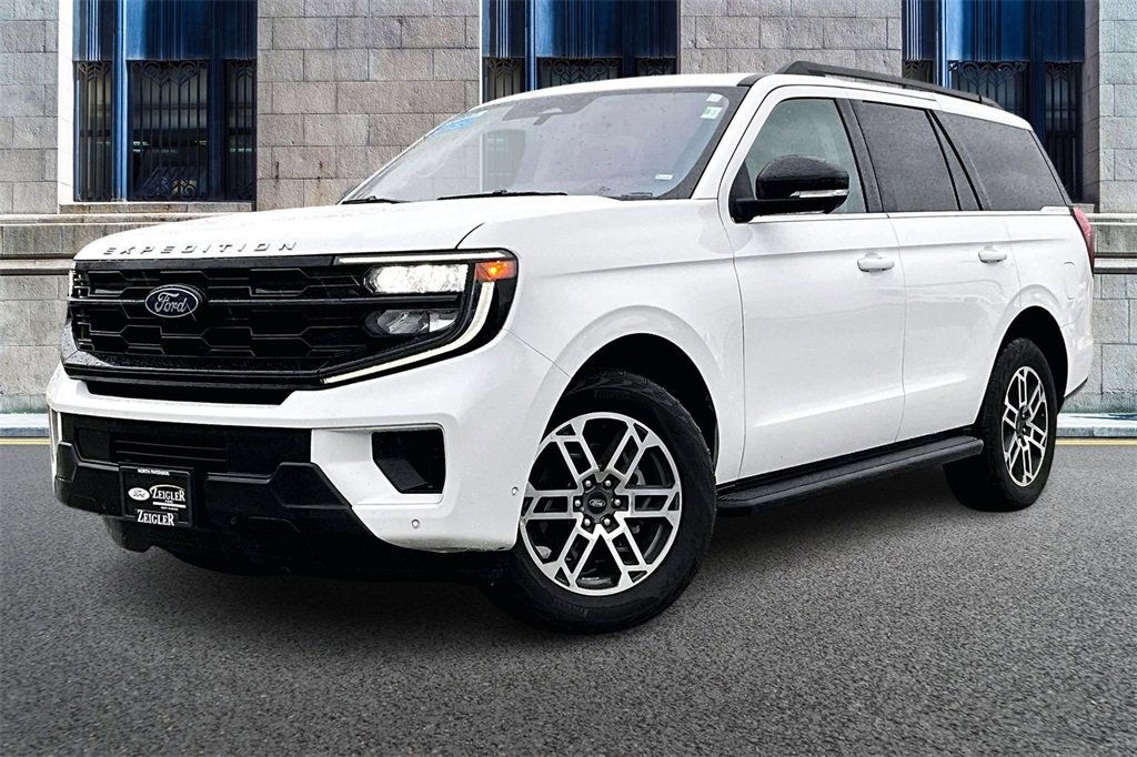 Certified 2025 Ford Expedition Active image 2