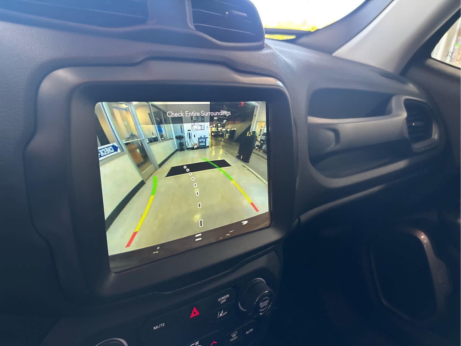 Used 2022 Jeep Renegade Latitude w/ Convenience Group AWD/4WD image 16
