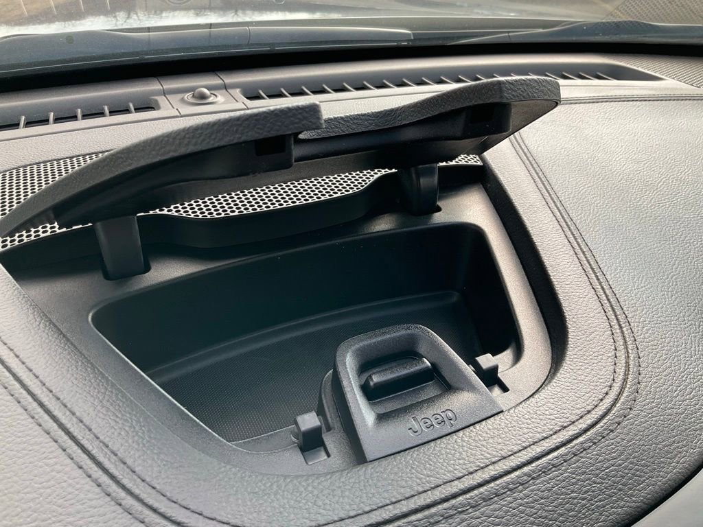 Used 2019 Jeep Cherokee Limited image 9