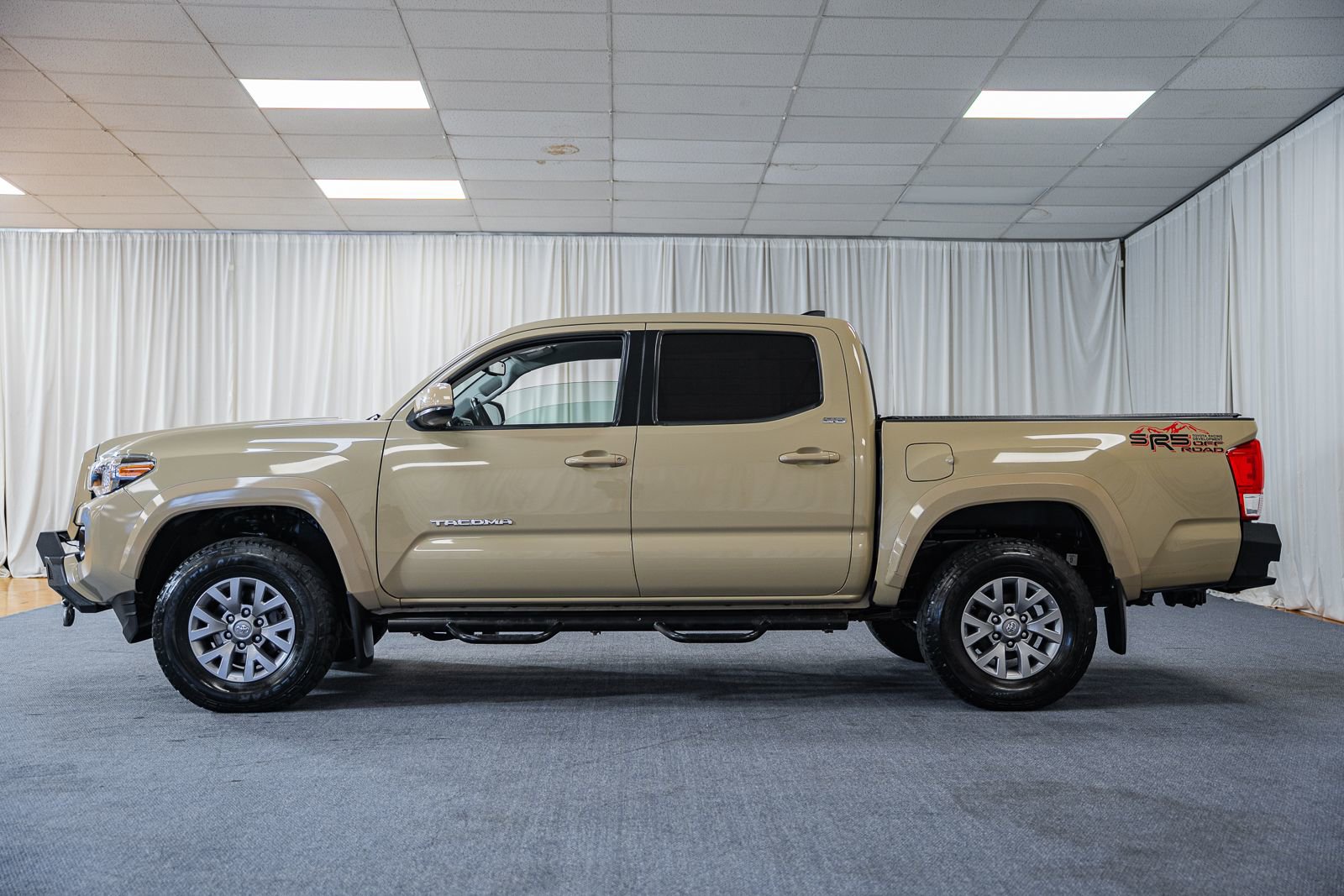 Used 2018 Toyota Tacoma SR5 AWD/4WD image 5