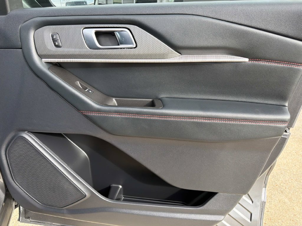 Certified 2025 Ford Explorer ST-Line w/ Premium Package RWD image 16