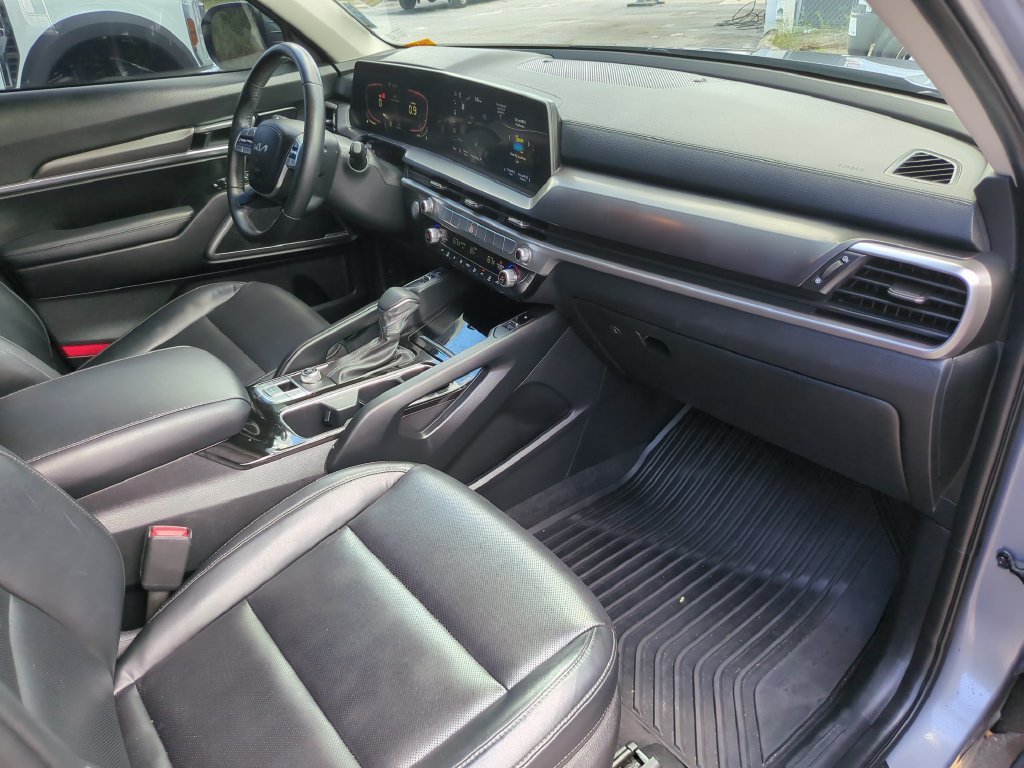 Used 2023 Kia Telluride S FWD image 17