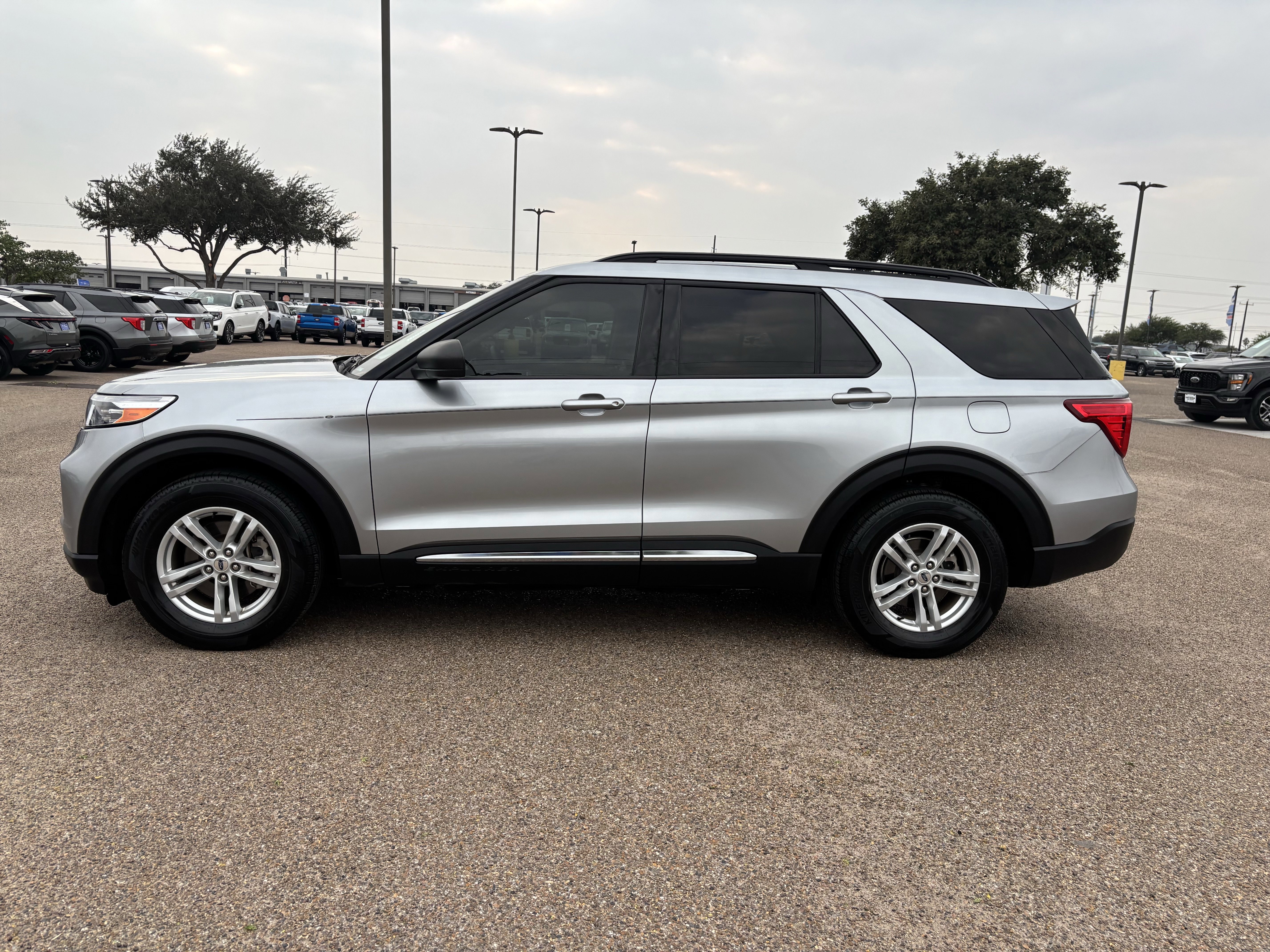 Certified 2023 Ford Explorer XLT image 3