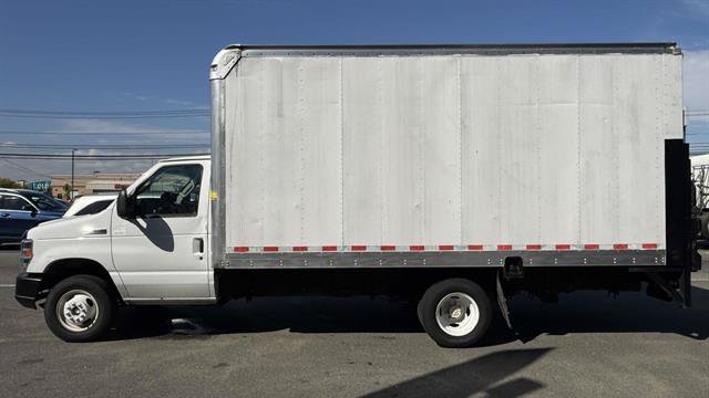 Certified 2018 Ford E-350 and Econoline 350 Super Duty RWD image 3