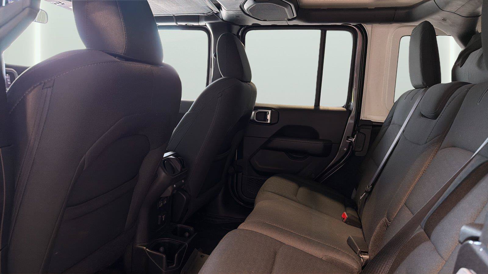 Used 2019 Jeep Wrangler Unlimited Sahara w/ Cold Weather Group AWD/4WD image 19