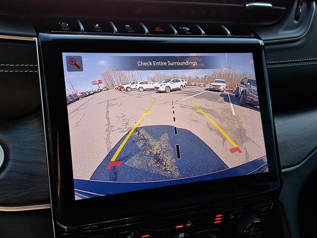 Used 2024 Jeep Grand Cherokee Limited image 23