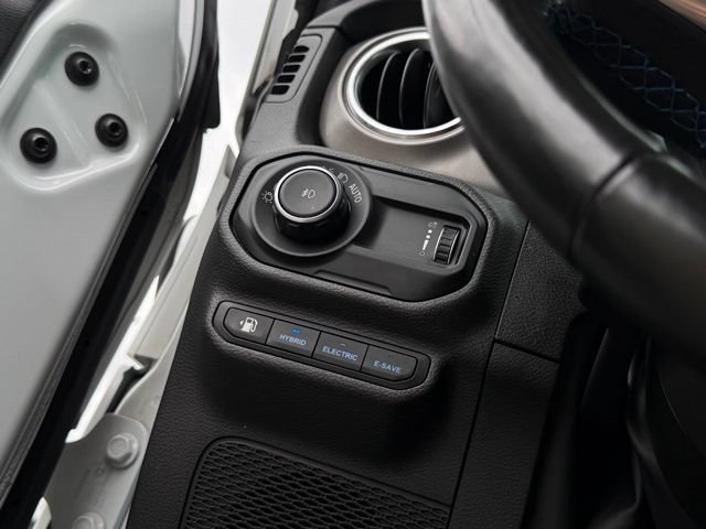 Used 2023 Jeep Wrangler Unlimited Rubicon 4xe w/ Cold Weather Group AWD/4WD image 11