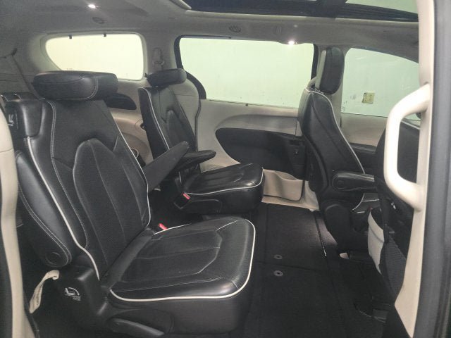 Used 2022 Chrysler Pacifica Limited FWD image 5