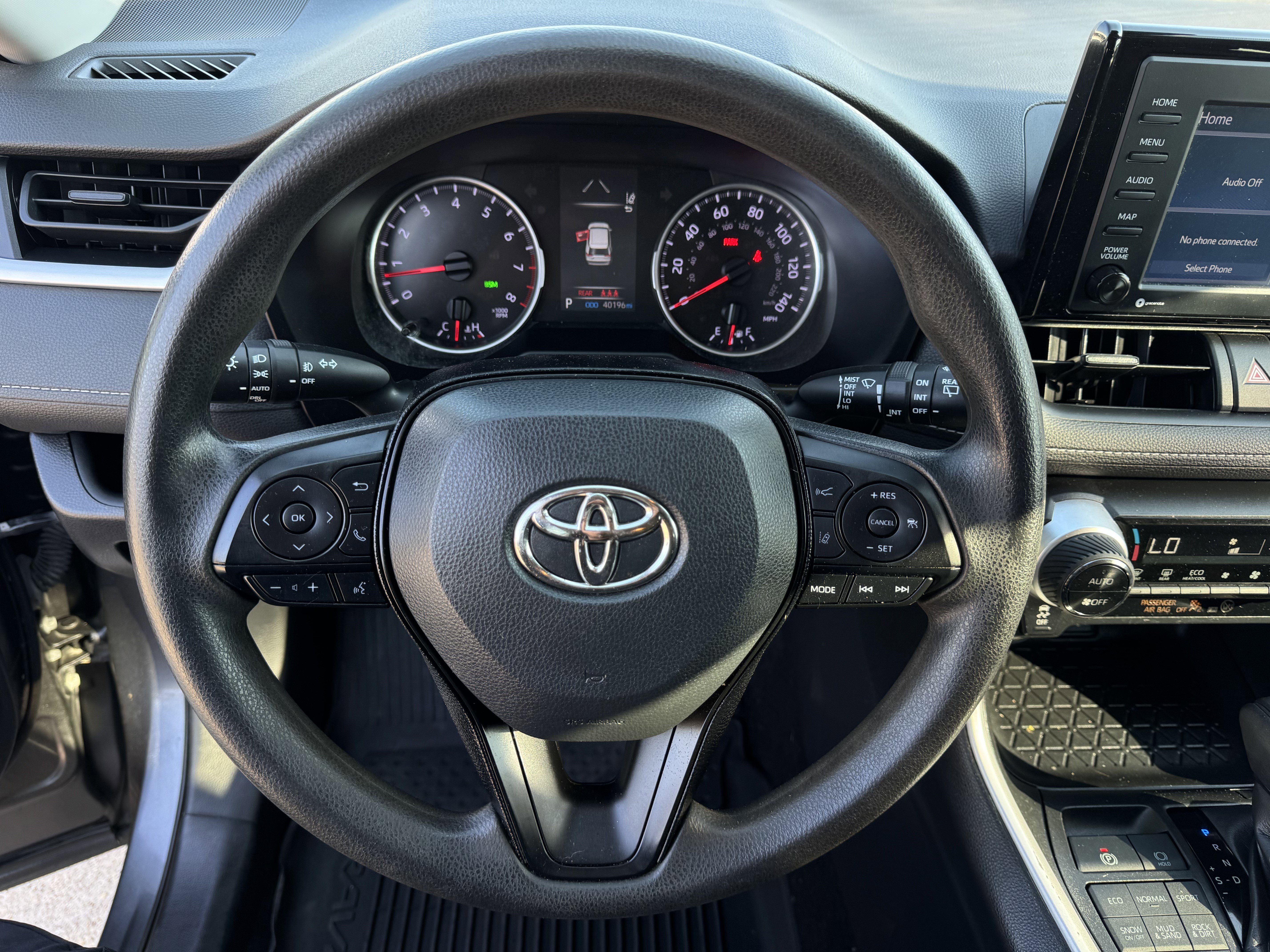 Used 2021 Toyota RAV4 XLE w/ Carpet Mat Package (TMS) image 18