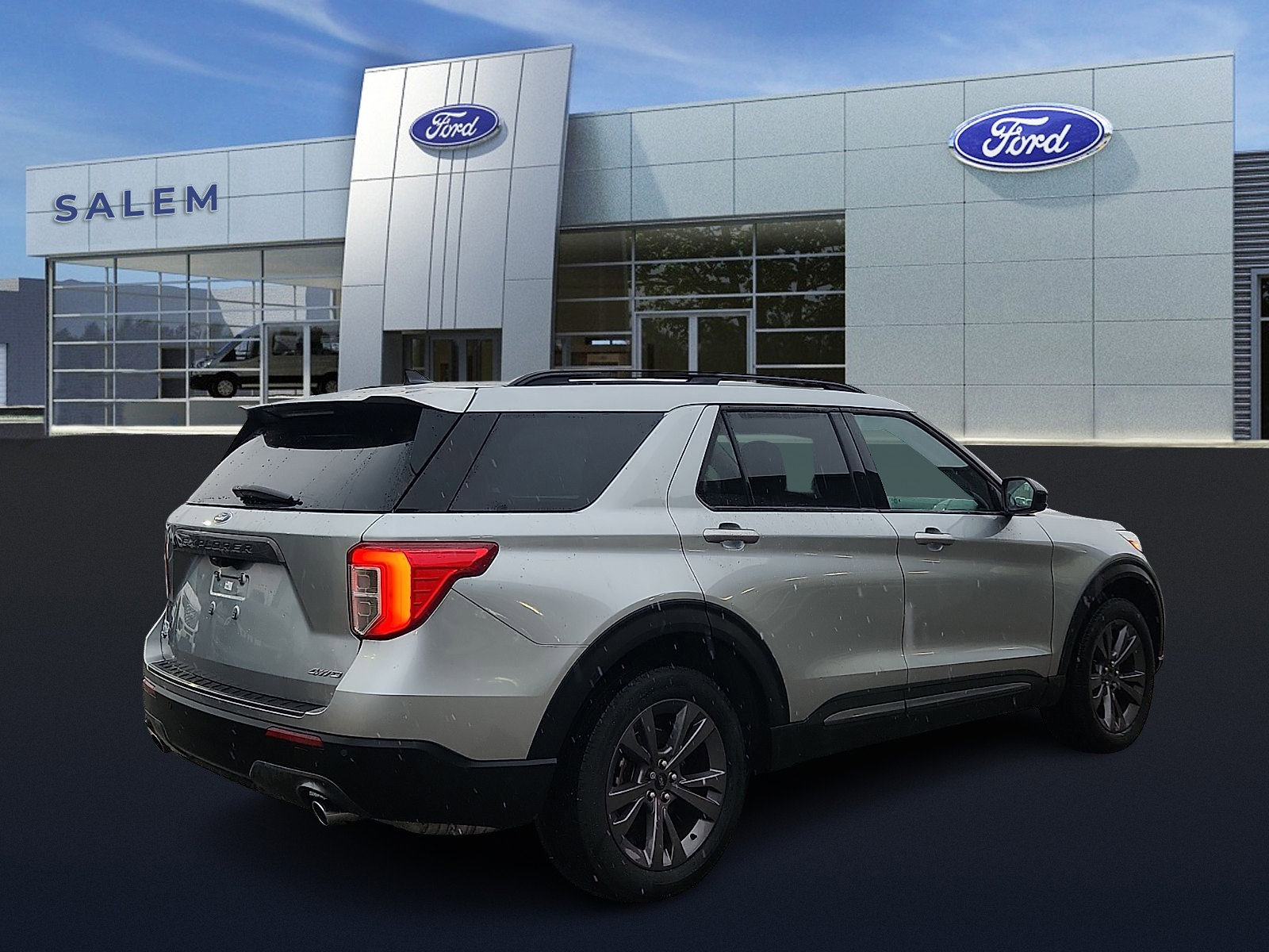 Certified 2023 Ford Explorer XLT w/ Equipment Group 202A image 4