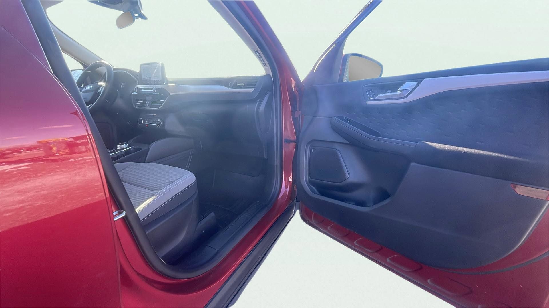 Certified 2020 Ford Escape SE image 16