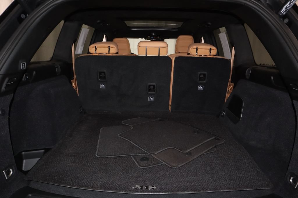 Used 2025 Jeep Grand Cherokee Summit AWD/4WD image 18