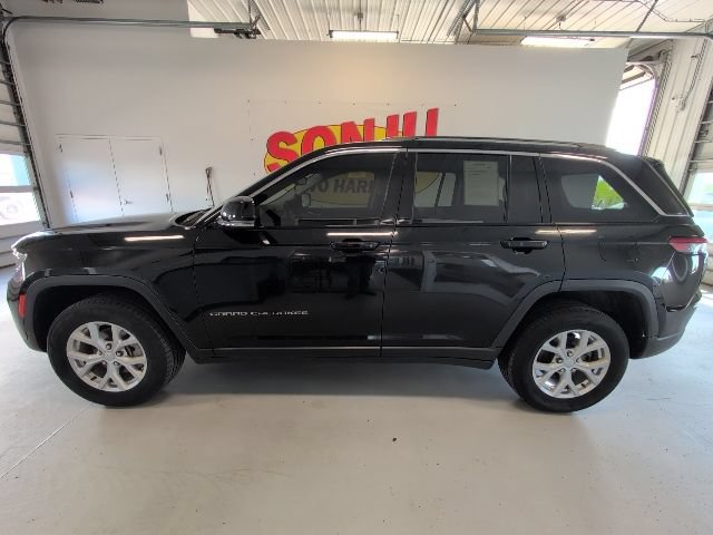 Used 2023 Jeep Grand Cherokee Limited AWD/4WD image 2