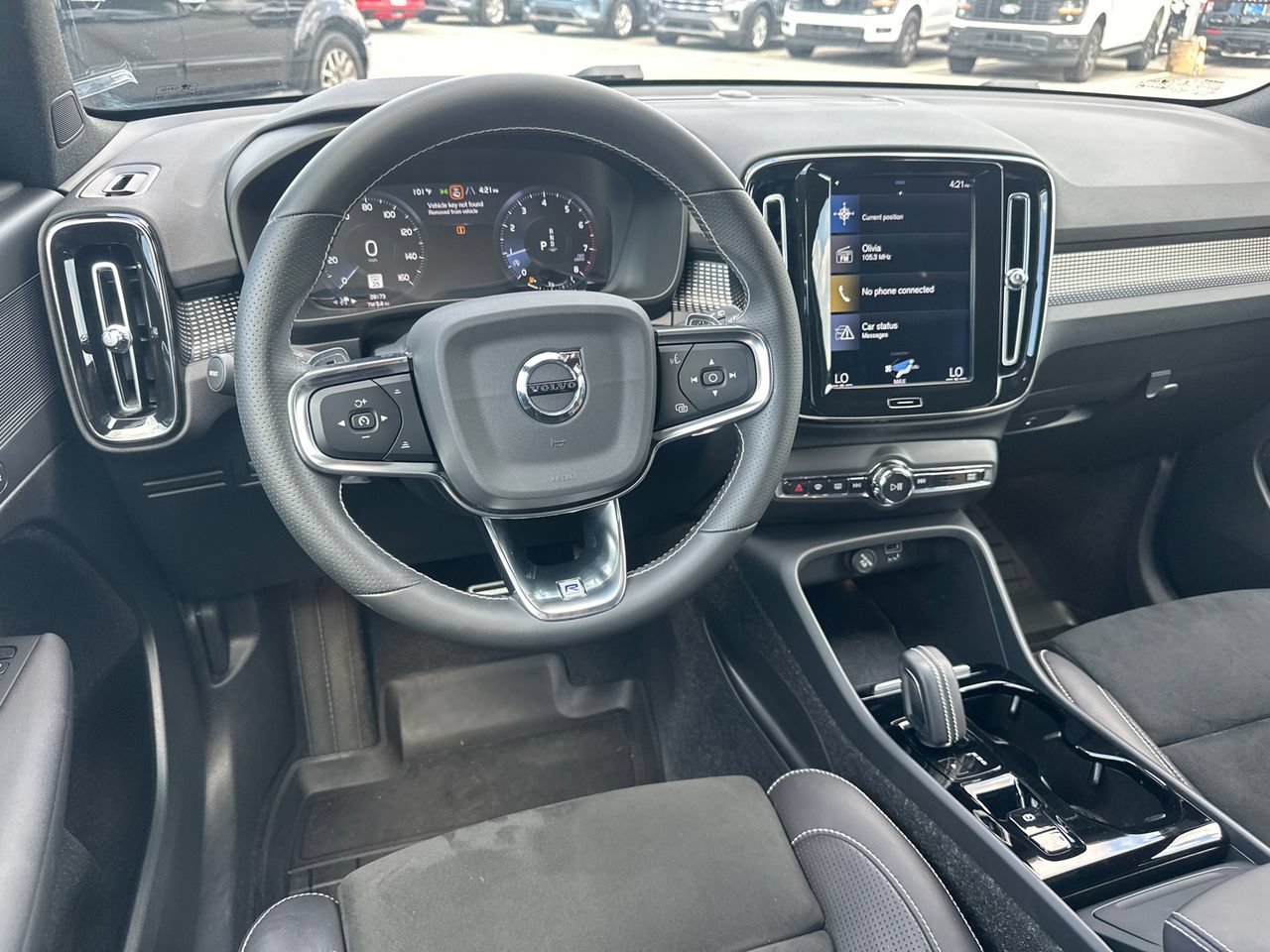 Used 2020 Volvo XC40 T4 R-Design w/ Protection Package Premier FWD image 25