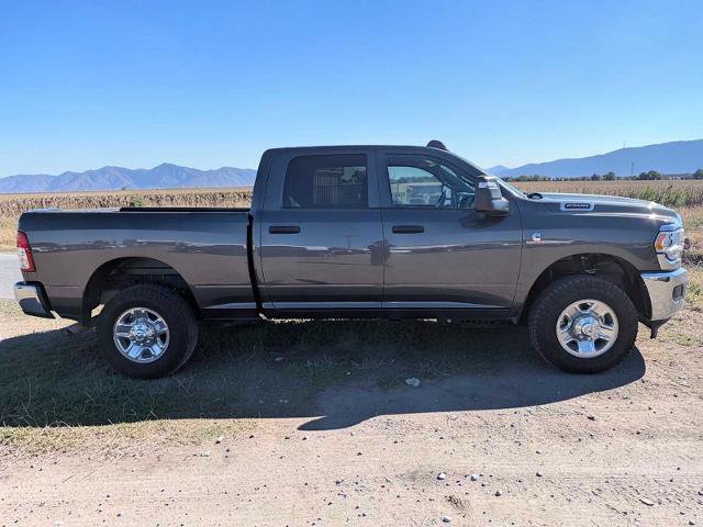 Used 2024 RAM 2500 Tradesman w/ Chrome Appearance Group AWD/4WD image 7