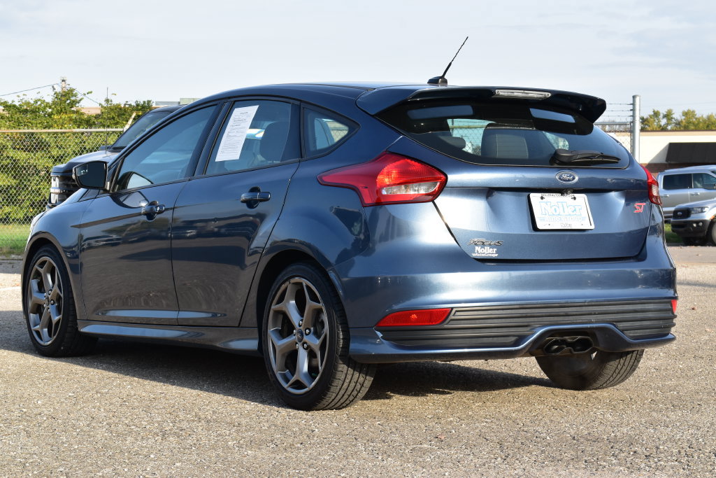 Certified 2018 Ford Focus ST FWD image 9