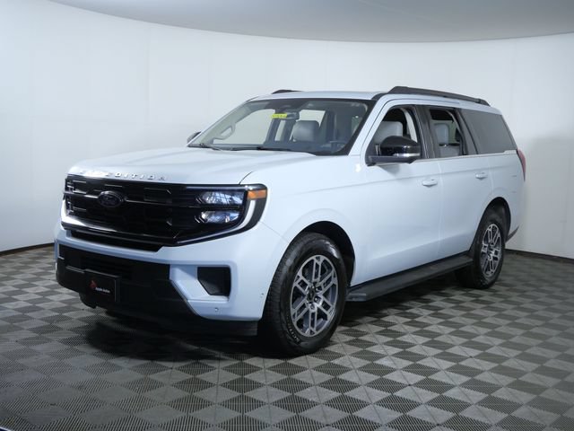 Certified 2025 Ford Expedition Active AWD/4WD image 2