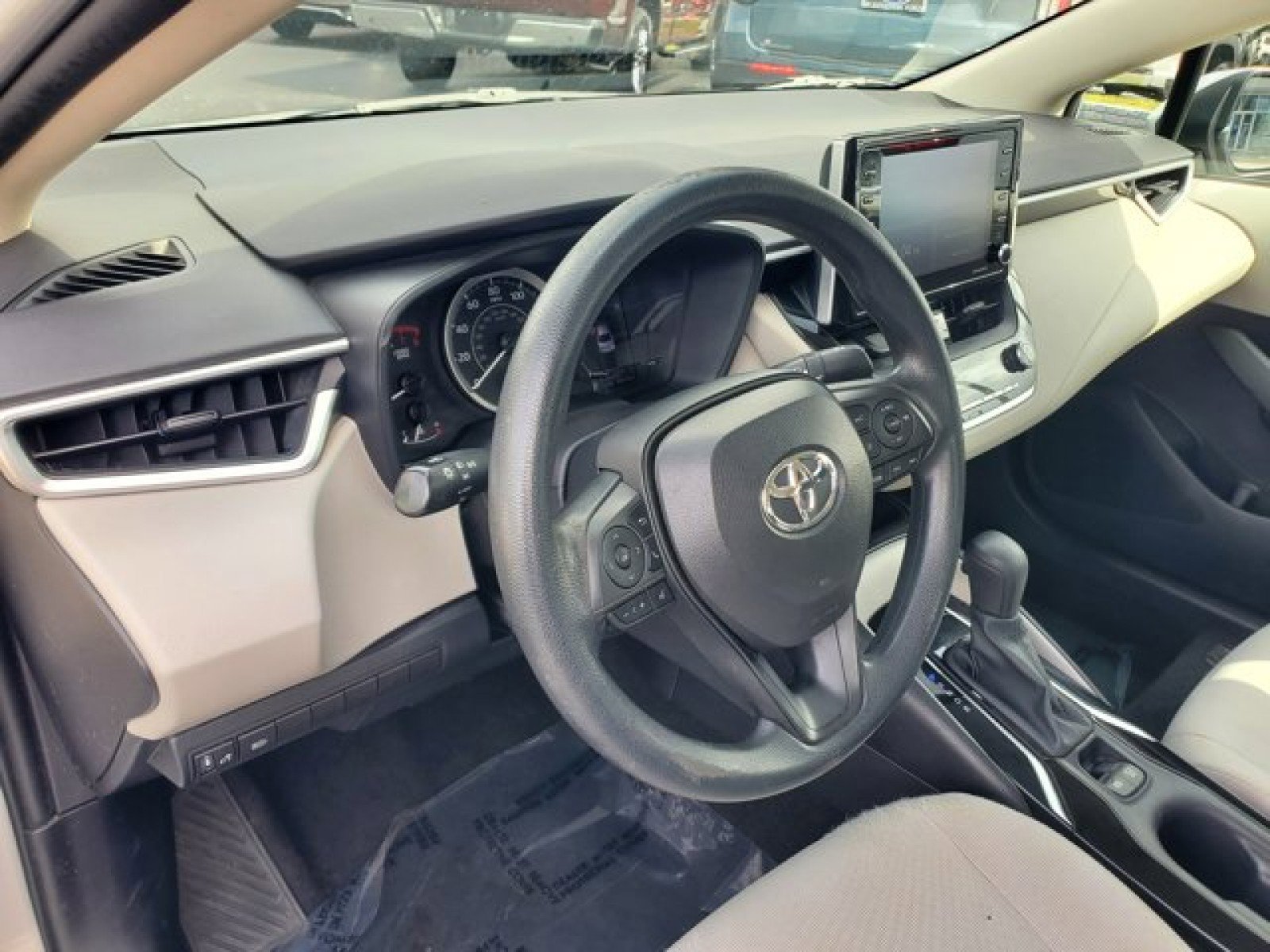 Used 2021 Toyota Corolla LE image 9