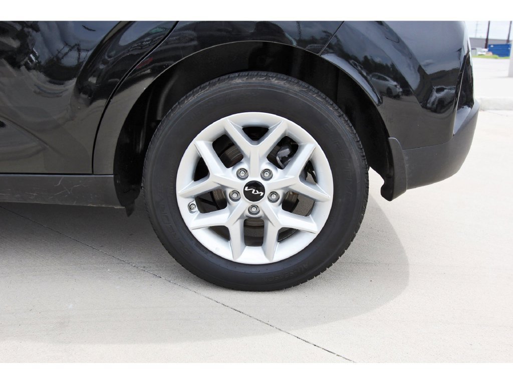 Used 2025 Kia Soul LX w/ LX Technology Package FWD image 32