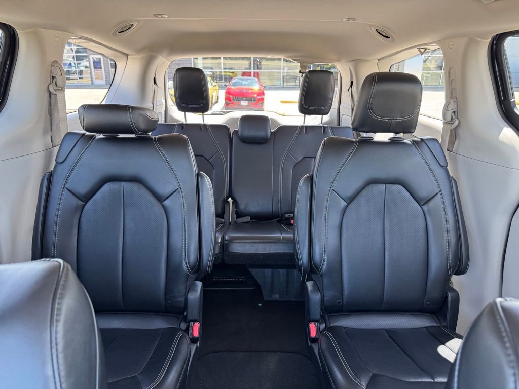 Used 2023 Chrysler Pacifica Touring-L FWD image 31
