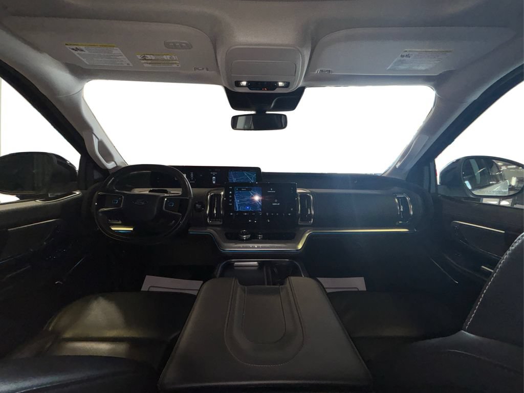 Certified 2025 Ford Expedition Platinum w/ Driver's Package AWD/4WD image 32