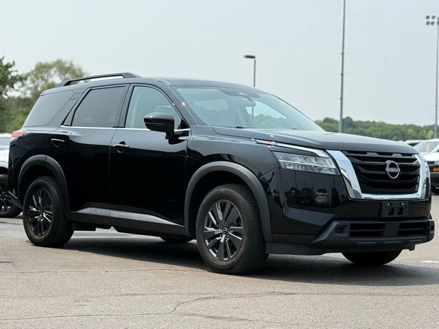 Used 2022 Nissan Pathfinder SV image 16