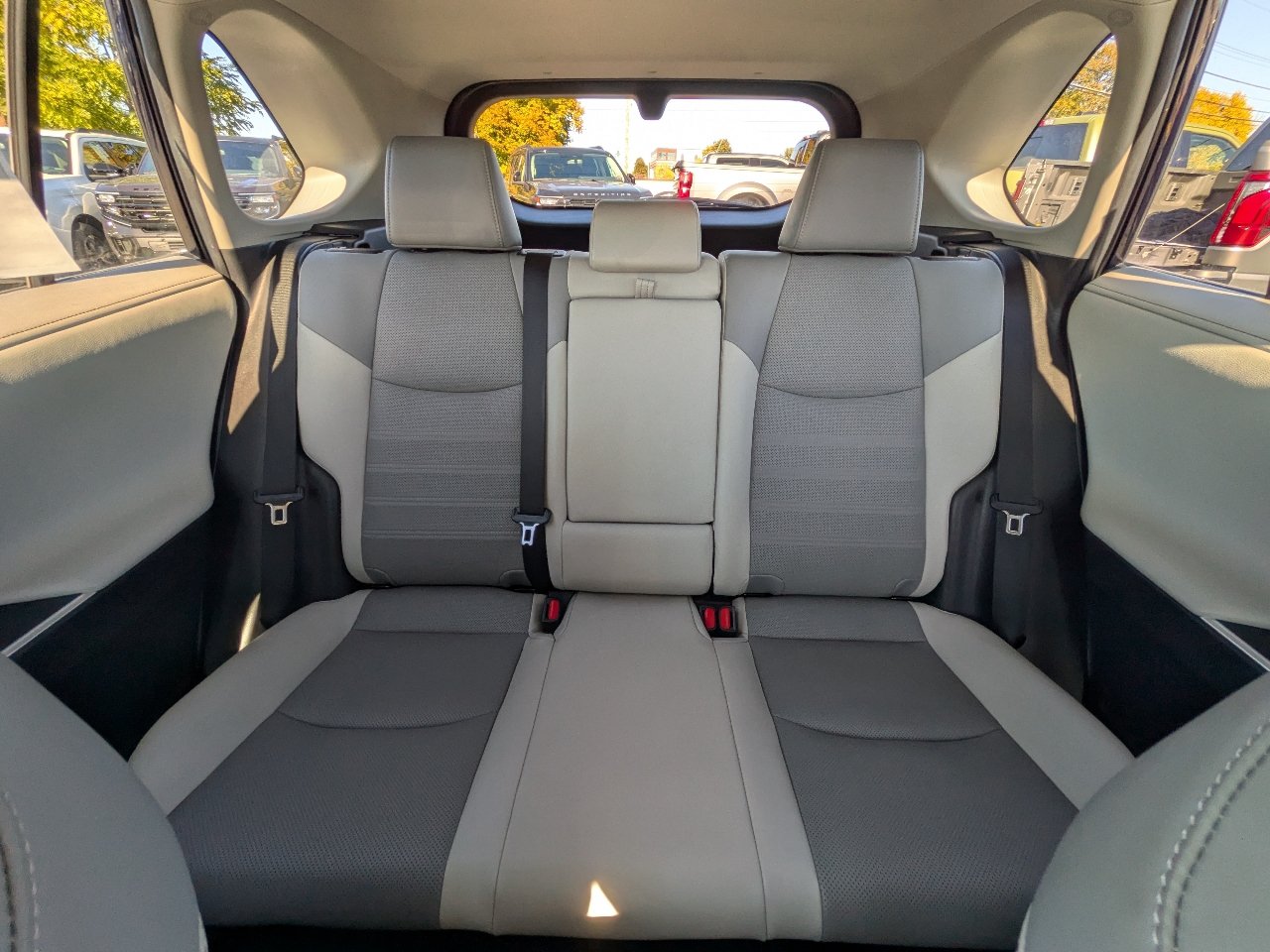 Used 2020 Toyota RAV4 Limited w/ Limited Grade Weather Package AWD/4WD image 16