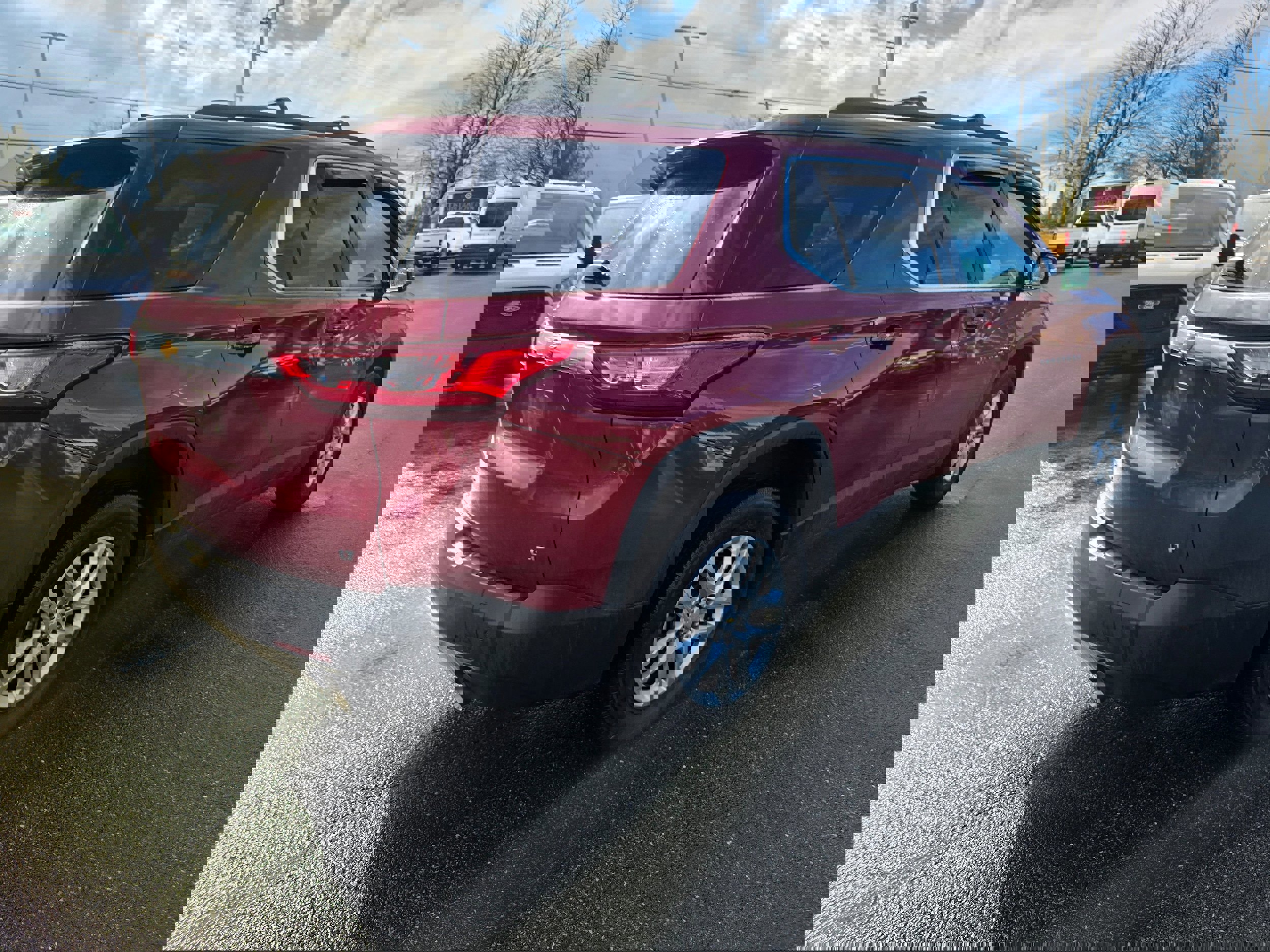 Used 2020 Chevrolet Traverse LT image 3