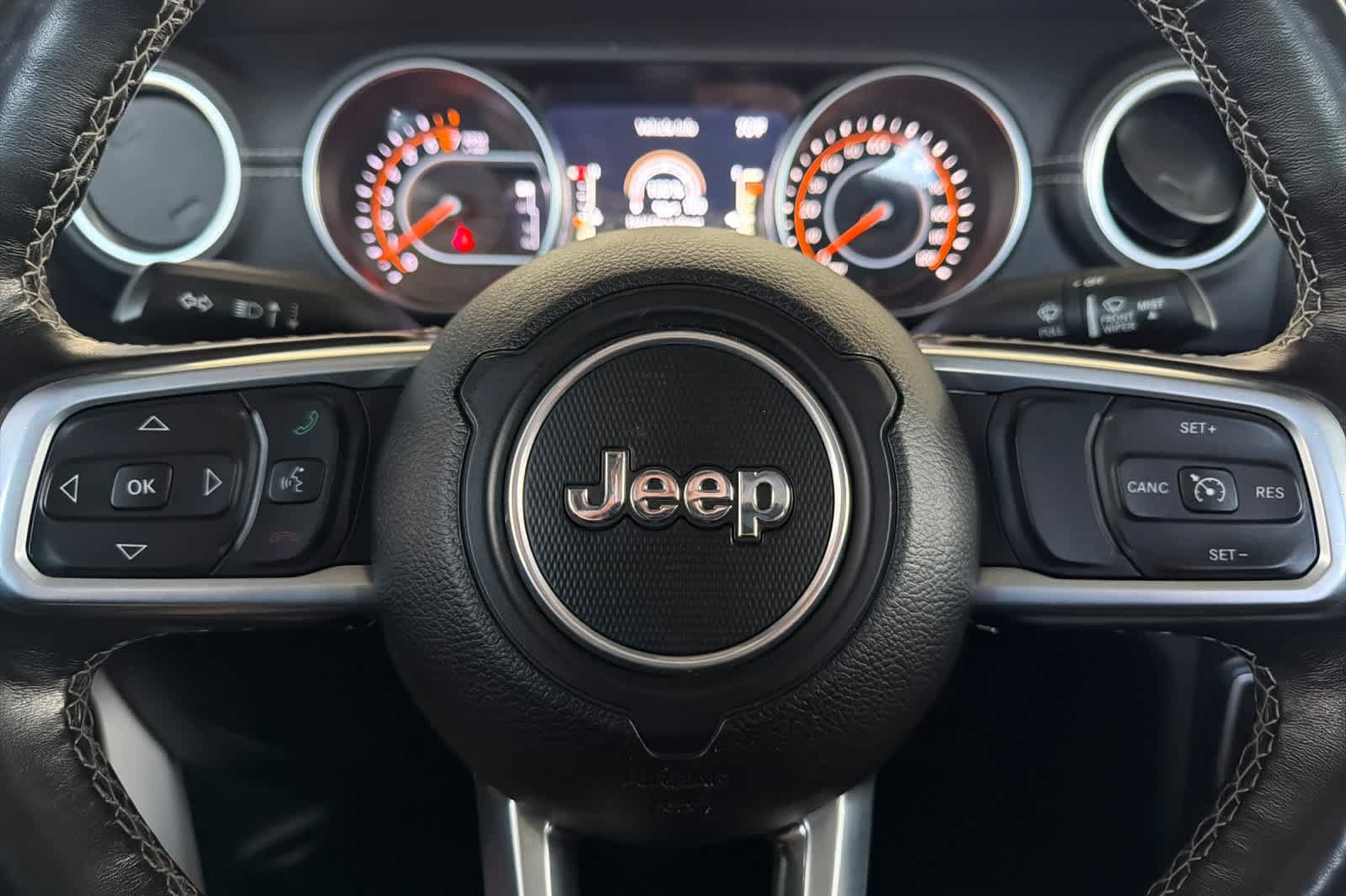 Used 2020 Jeep Gladiator Overland AWD/4WD image 23