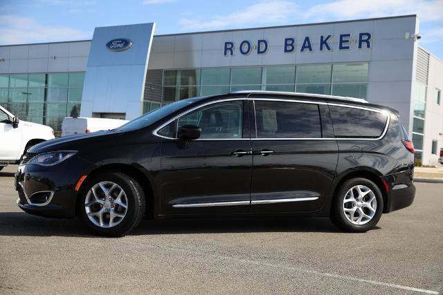 Used 2018 Chrysler Pacifica Touring-L Plus w/ Tire & Wheel Group image 9