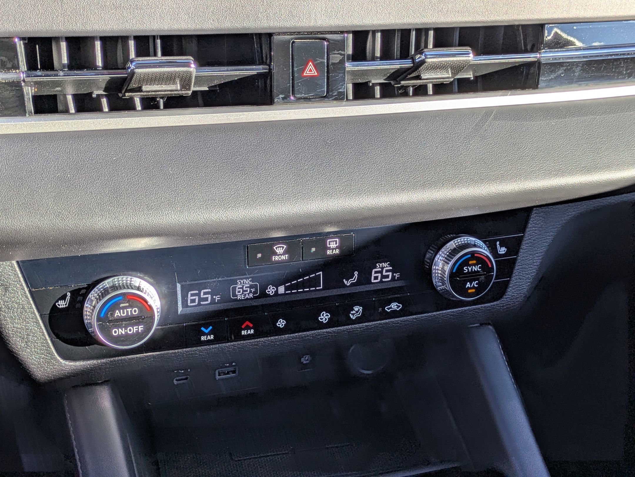 Used 2024 Mitsubishi Outlander SEL Black Edition image 25