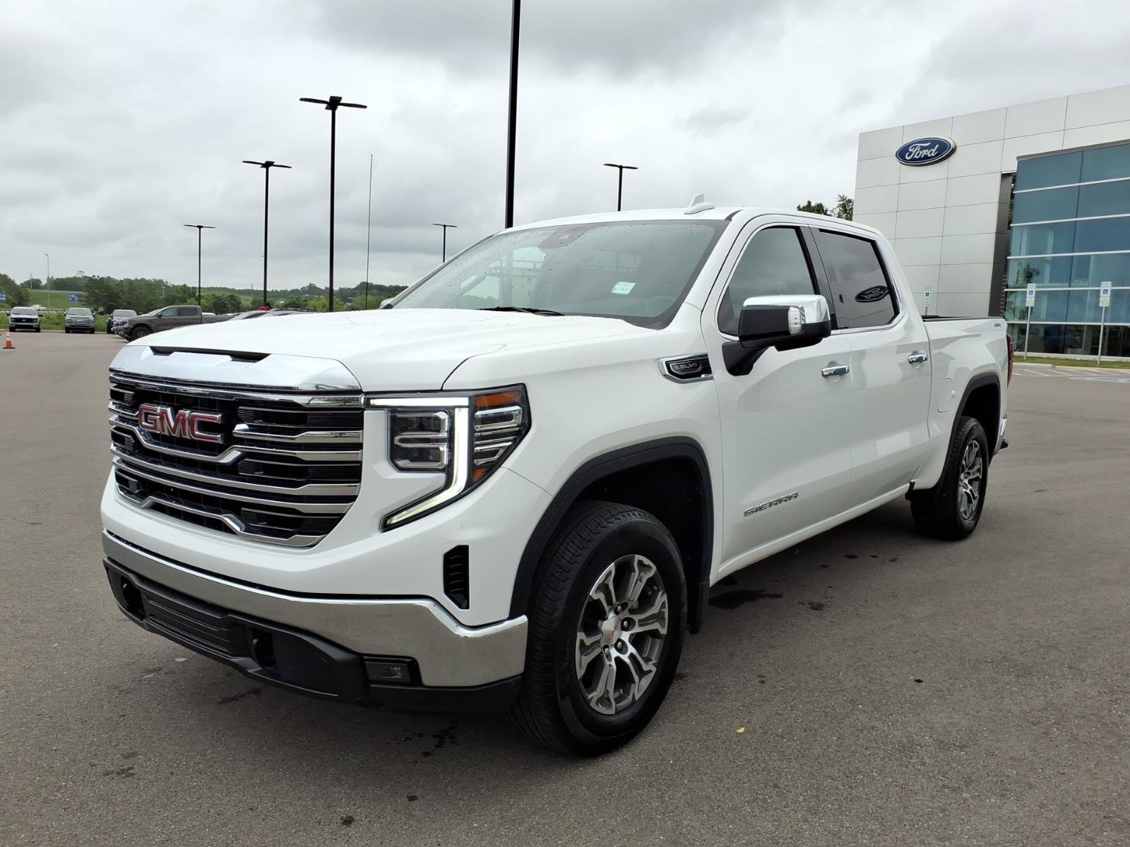 Used 2025 GMC Sierra 1500 SLT AWD/4WD image 7
