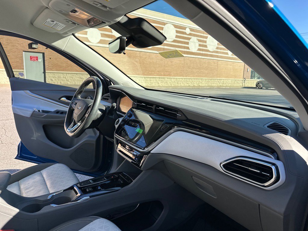 Used 2023 Chevrolet Bolt EUV Premier image 26