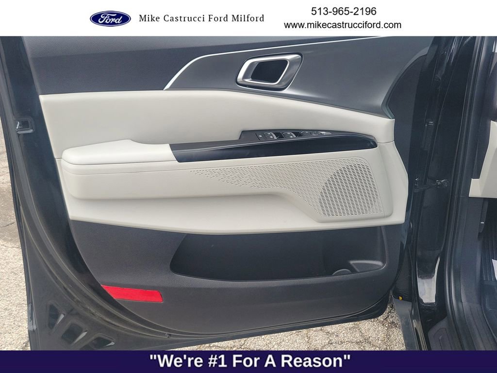 Used 2023 Kia Carnival LX FWD image 20