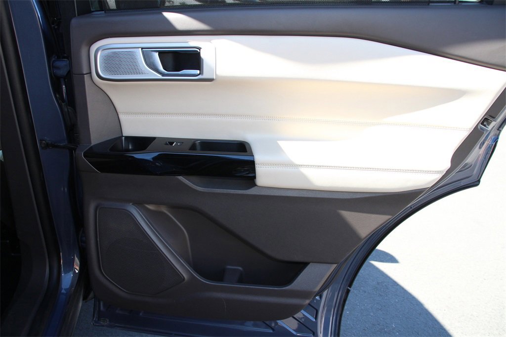 Certified 2021 Ford Explorer Platinum w/ Equipment Group 601A image 25