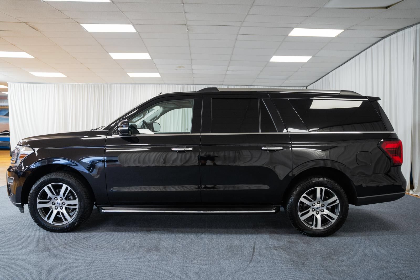 Certified 2023 Ford Expedition Max Limited AWD/4WD image 4