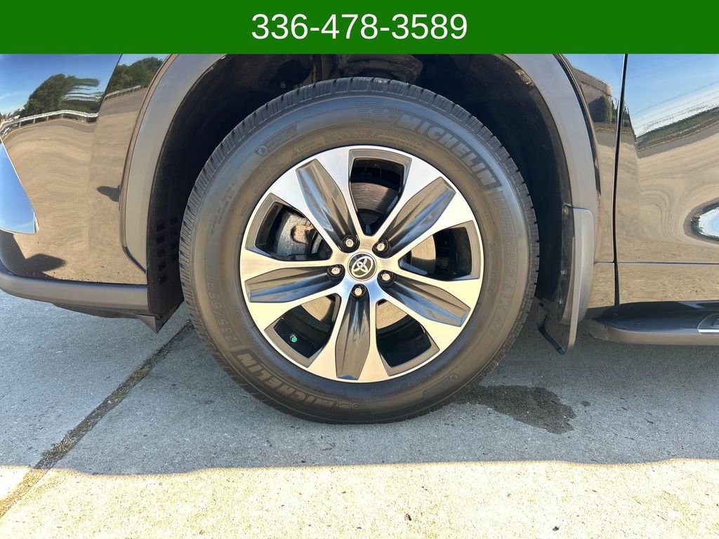 Used 2022 Toyota Highlander XLE FWD image 25