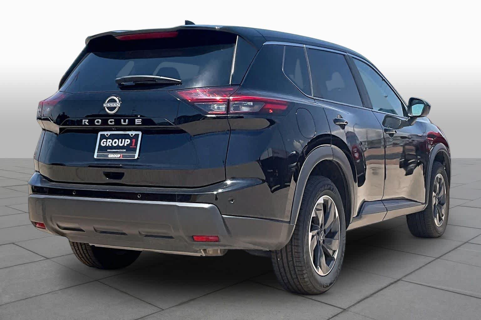Used 2025 Nissan Rogue SV FWD image 13