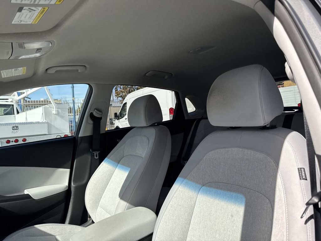Used 2023 Hyundai Kona SE image 19
