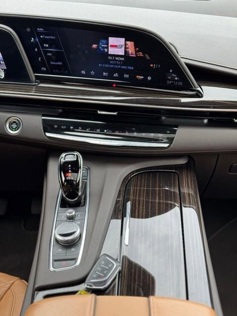 Used 2021 Cadillac Escalade Sport w/ LPO, Illumination Package AWD/4WD image 18