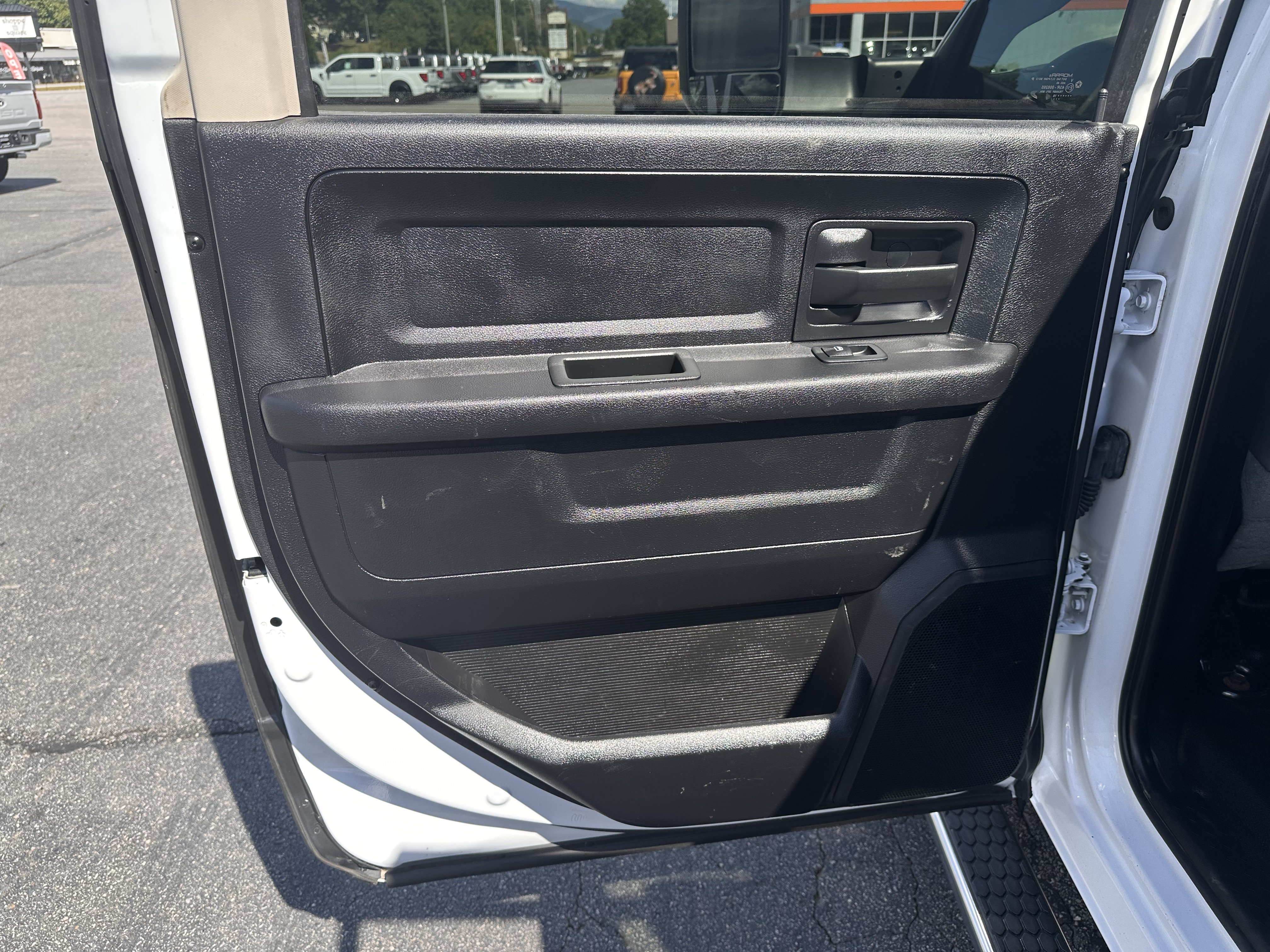 Used 2018 RAM 3500 Tradesman w/ Chrome Appearance Group RWD image 12