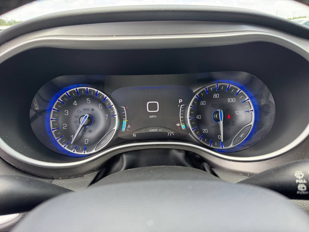 Used 2024 Chrysler Pacifica Touring-L FWD image 40