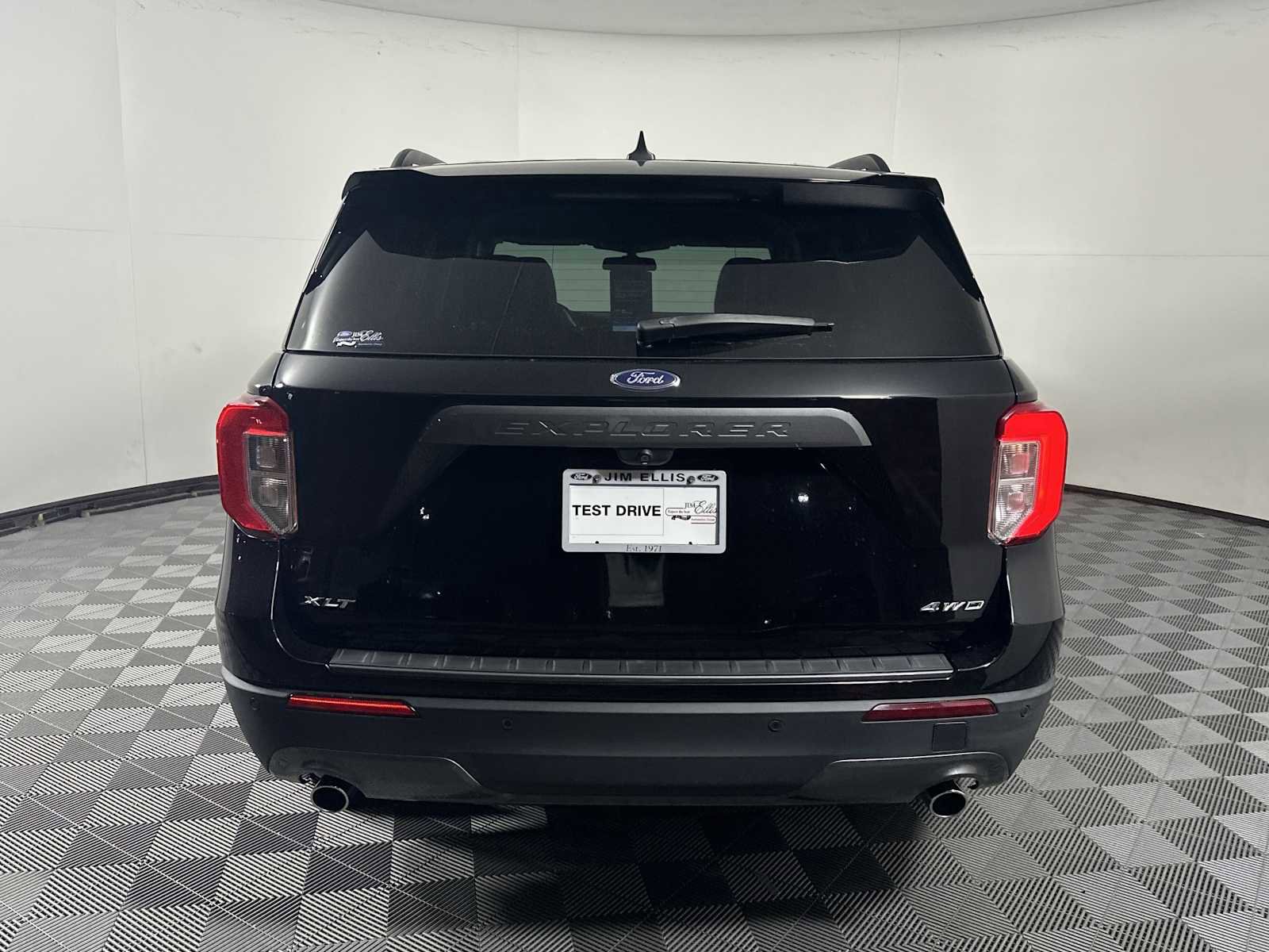Certified 2022 Ford Explorer XLT w/ Equipment Group 202A AWD/4WD image 6