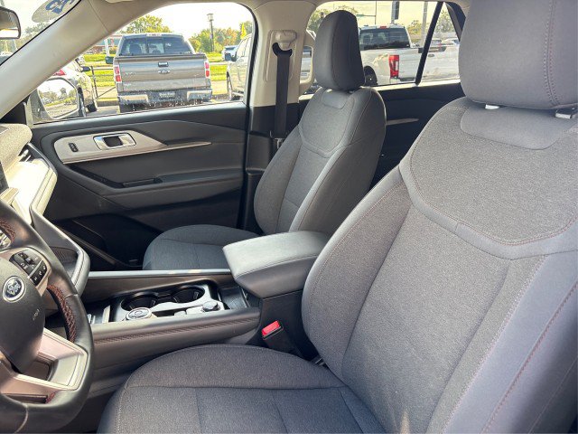 Certified 2025 Ford Explorer Active AWD/4WD image 9