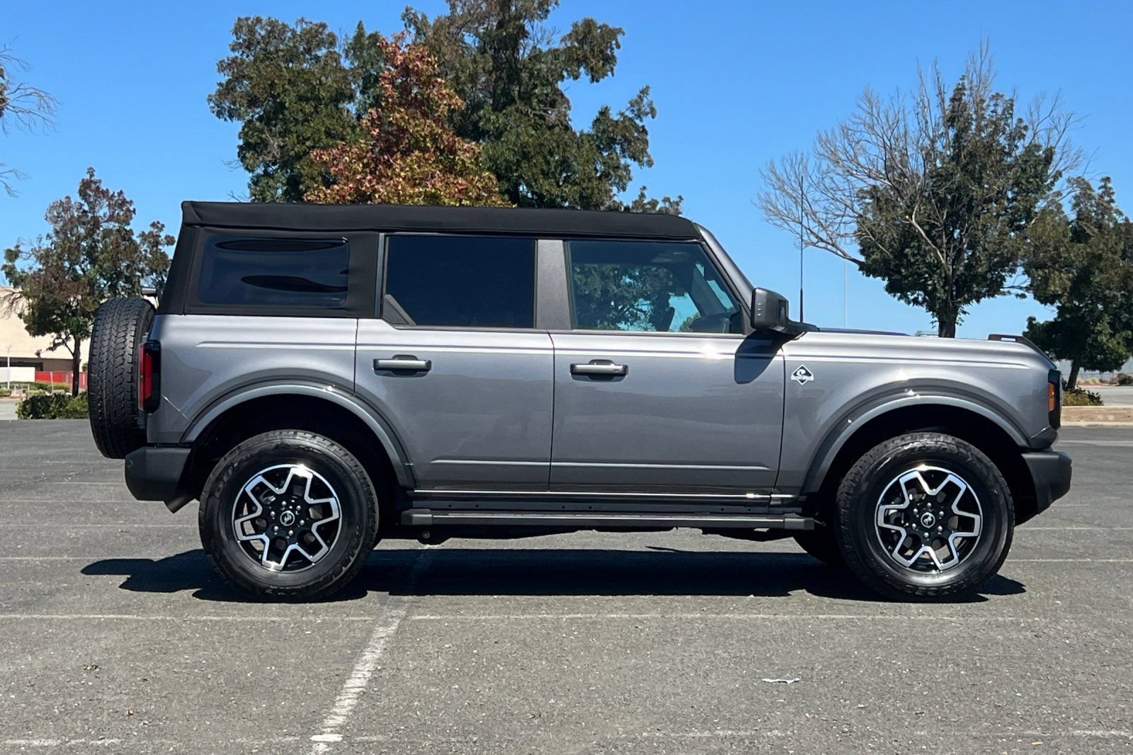 Certified 2024 Ford Bronco Outer Banks AWD/4WD image 2