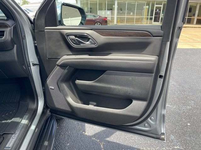 Used 2024 Chevrolet Suburban Premier w/ Premium Package RWD image 20